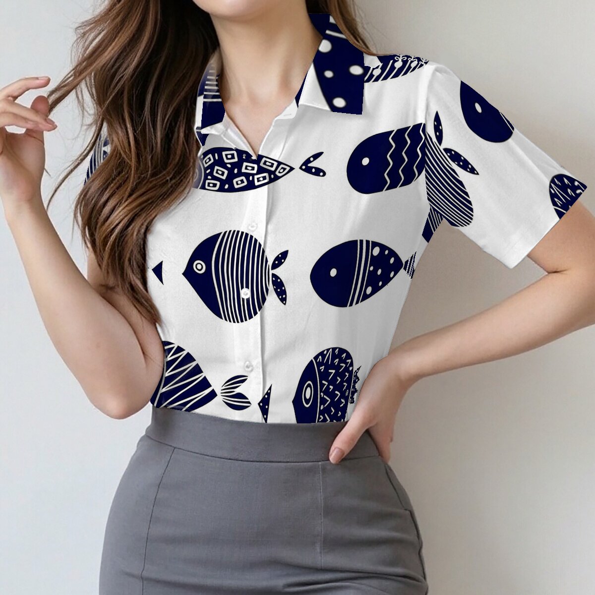 Women Fashion Fun - レディース夏用半袖ラペルシャツ、漫画の魚と海のスタイル、カジュアルで楽しい、パーティーやファッショナブルな社交行事に最適