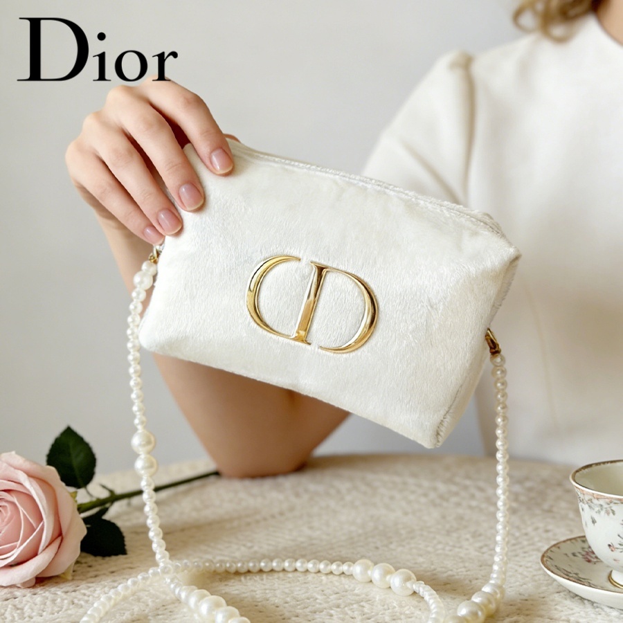 ディオールのバッグ ホワイトベルベット トラベルコスメティッ - Women Fashion Logo Design のレビューと価格