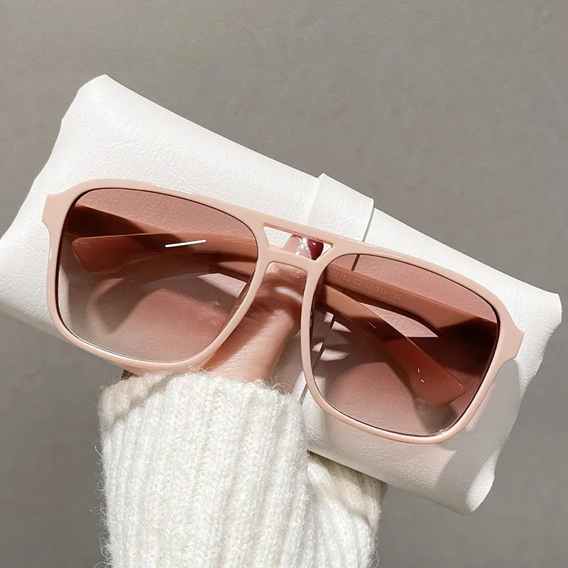 スクエアダブルブリッジサングラス女性レトロシェード UV40 - Women'S Fashion Eyewear のレビューと価格