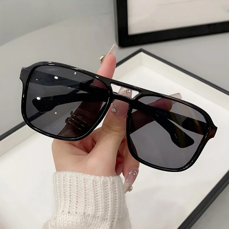 スクエアダブルブリッジサングラス女性レトロシェード UV40 - Women'S Fashion Eyewear のレビューと価格