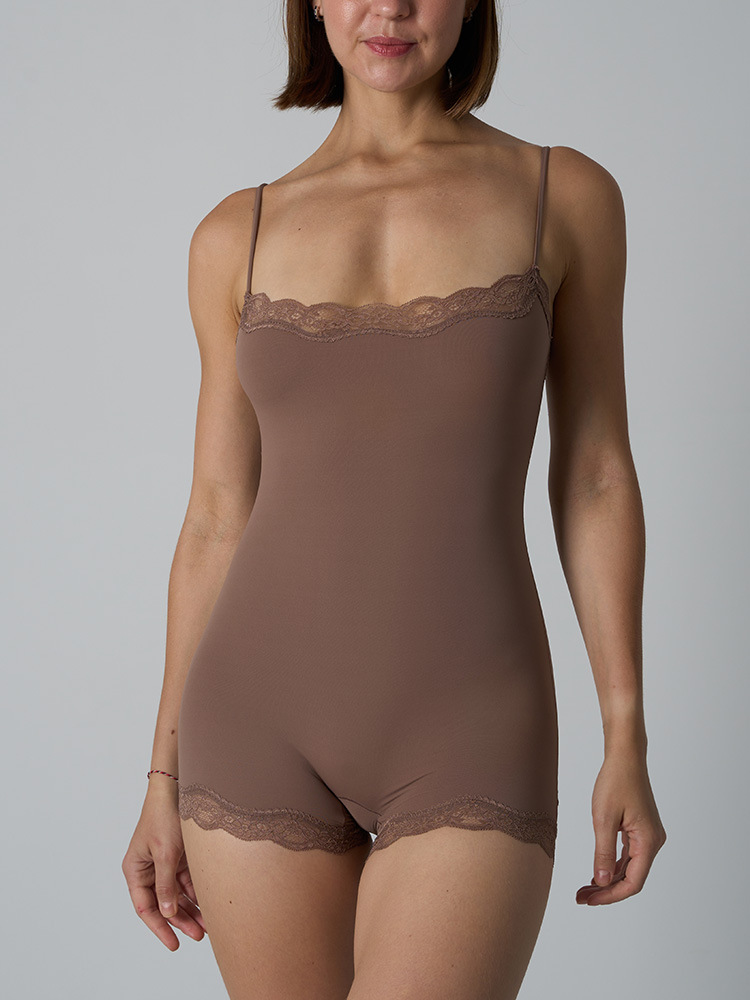 レーストリムロンパースボディスーツ – 超伸縮性のあるキャミ - Lace Trim Cami のレビューと価格