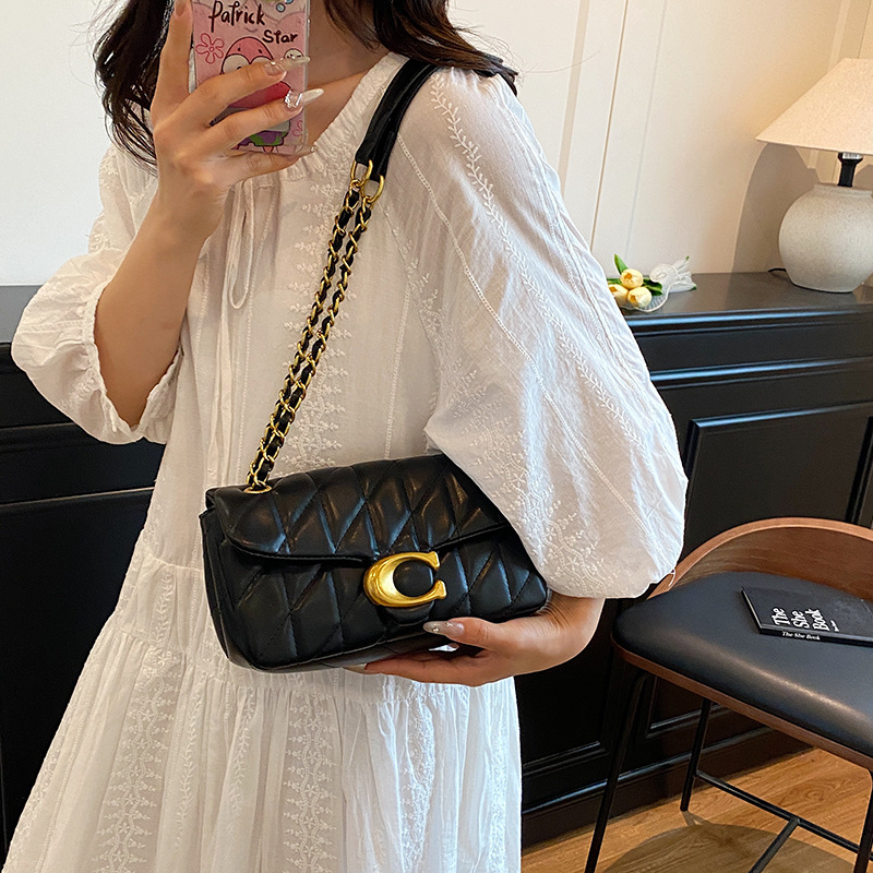 女性用キルティングレザーショルダーバッグ、高級Cロゴゴールド - Women Fashion Logo Design のレビューと価格