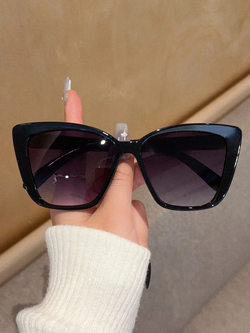 トレンディなキャットアイサングラス女性用レトロスクエアサング - Women'S Fashion Eyewear のレビューと価格