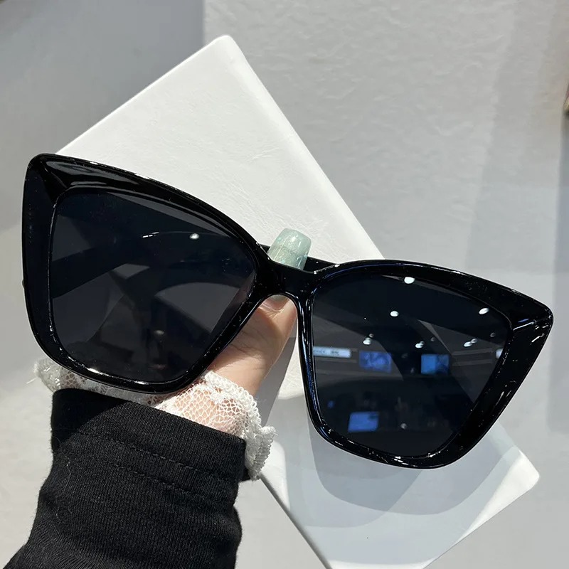 トレンディなキャットアイサングラス女性用レトロスクエアサング - Women'S Fashion Eyewear のレビューと価格
