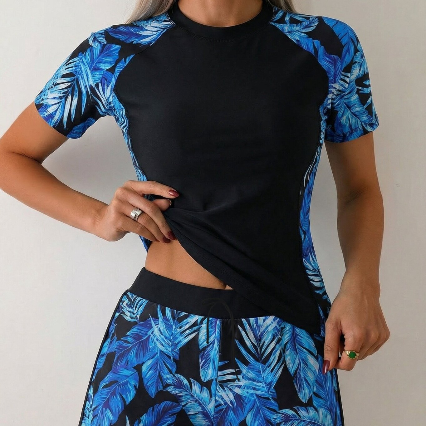 女性用タンキニ ショートパンツ付き クロップタンキニトップ  - Crop Top Women のレビューと価格