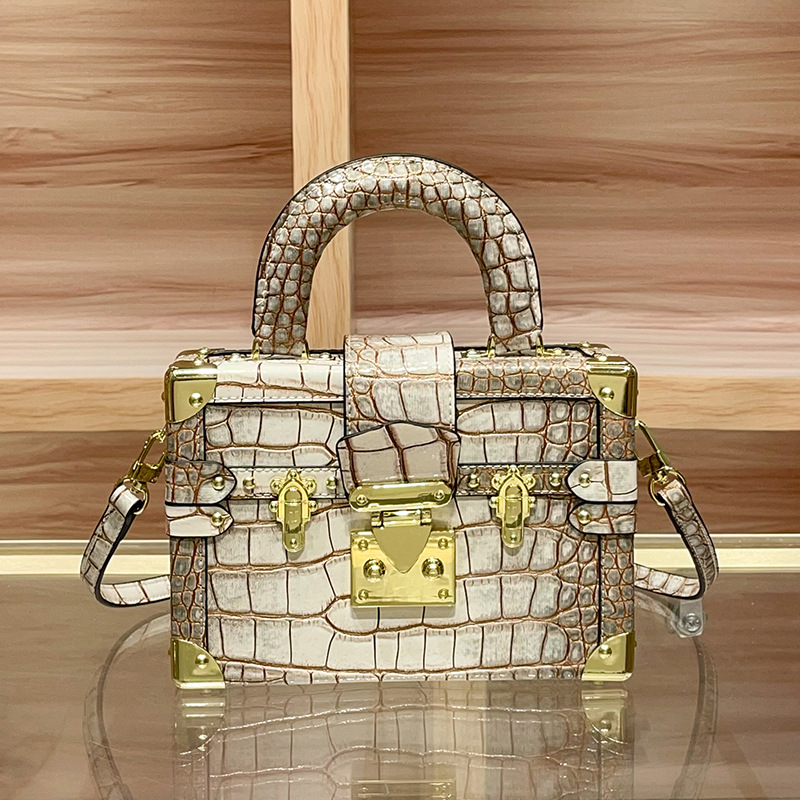 ファッショナブルなレターロゴデザイナーおむつバッグ 女性用  - Women Fashion Logo Design のレビューと価格